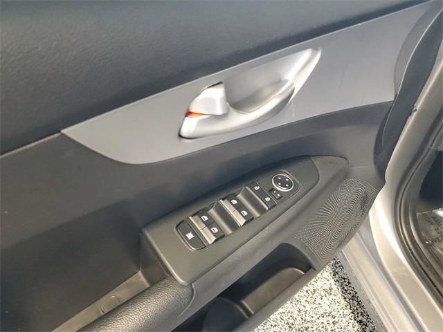 2023 Kia Forte LXS photo 8