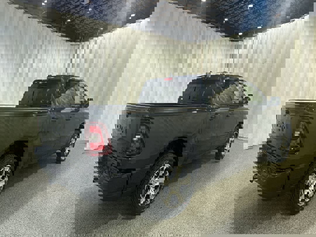 2025 Ram 1500 Tradesman photo 4