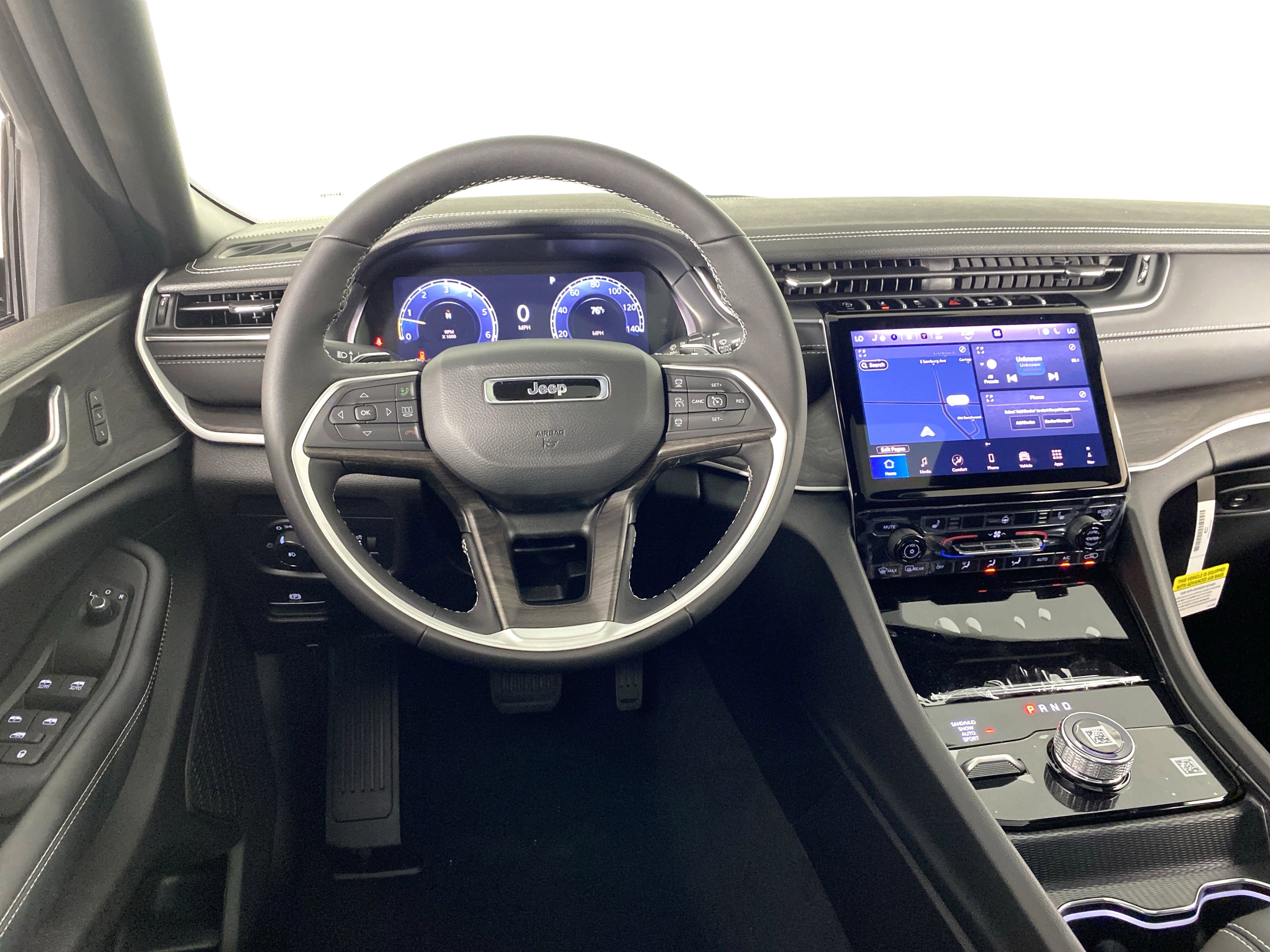2025 Jeep Grand Cherokee Limited photo 2