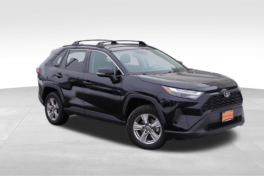 2022 Toyota RAV4 XLE's photo