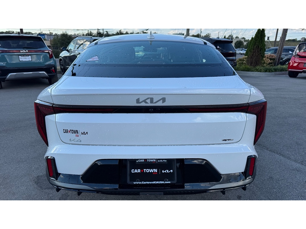 2025 Kia K4 GT-Line photo 4