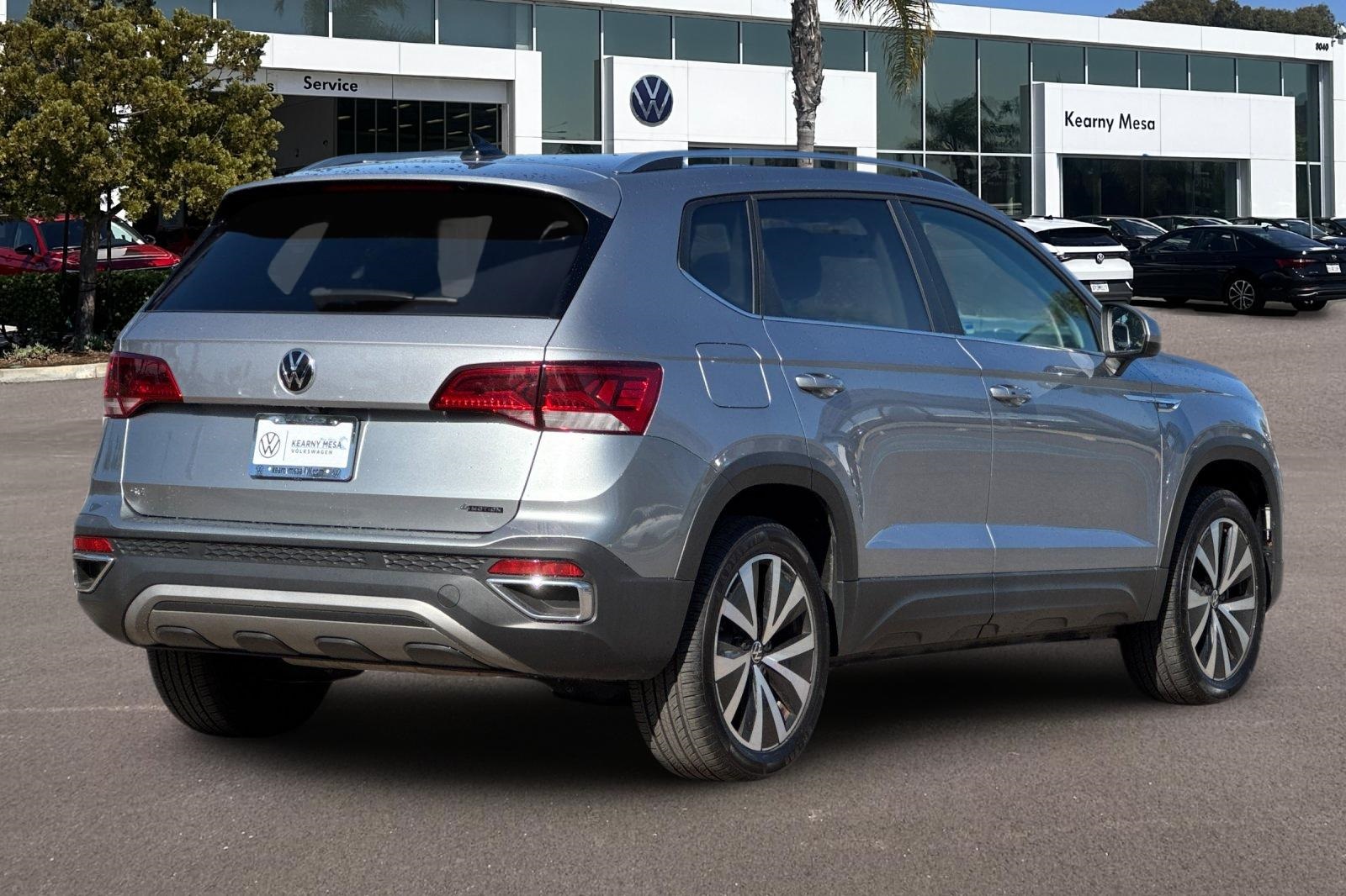 2022 Volkswagen Taos SE photo 4