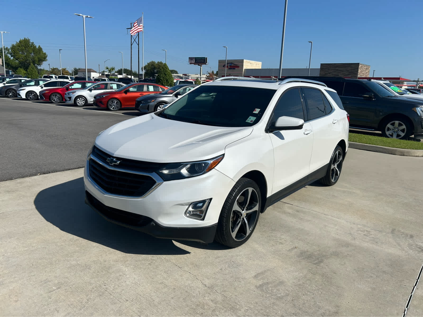 2018 Chevrolet Equinox LT photo 2