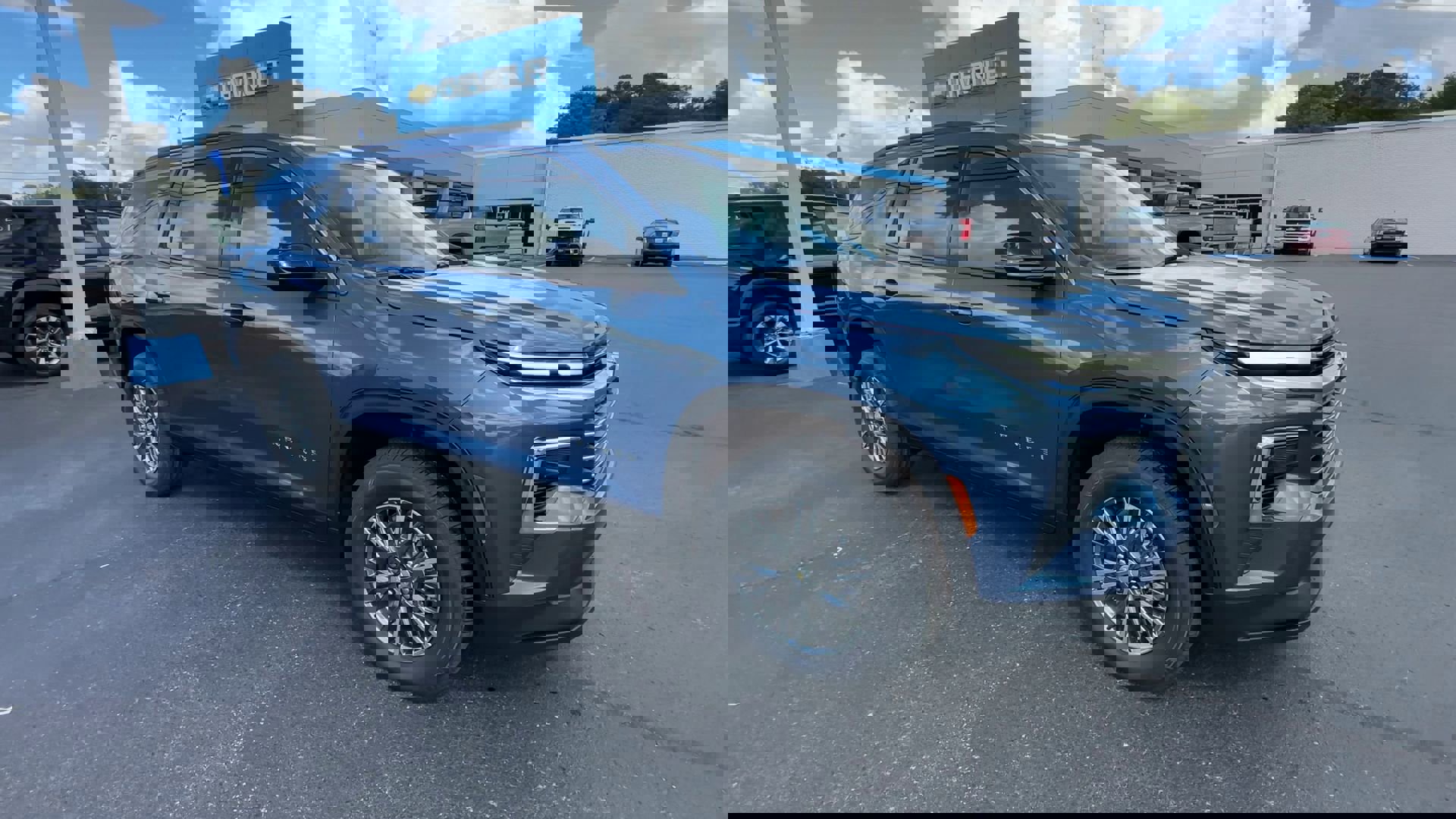 2026 Chevrolet Traverse photo 2