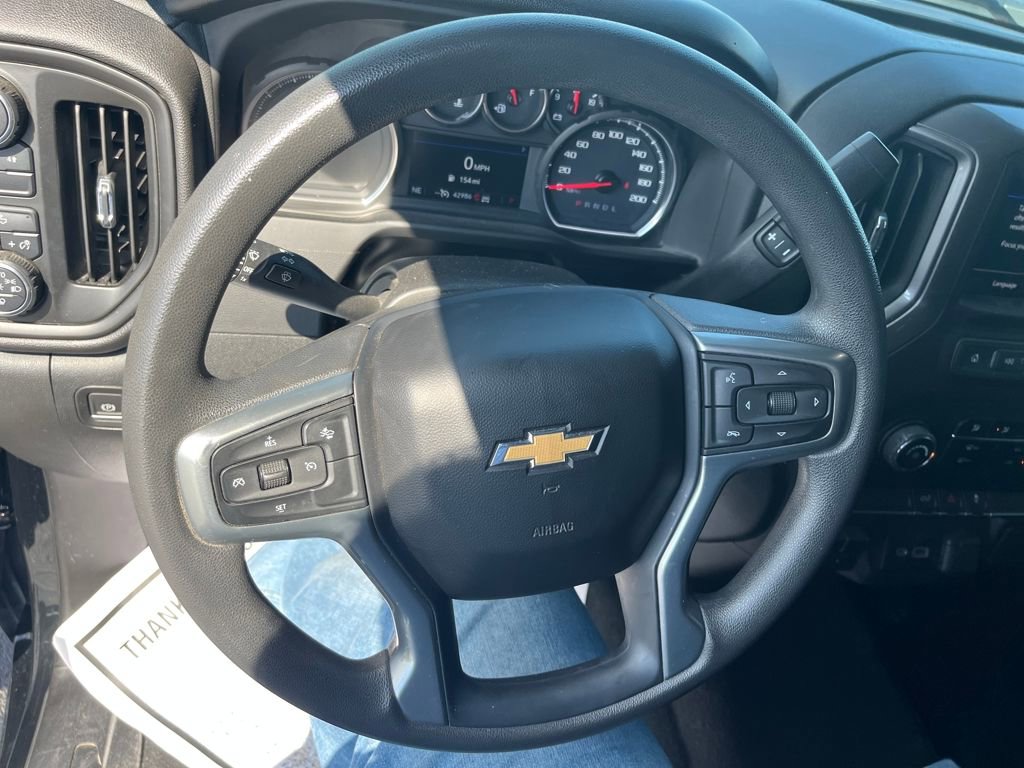 2023 Chevrolet Silverado 2500HD Custom photo 9