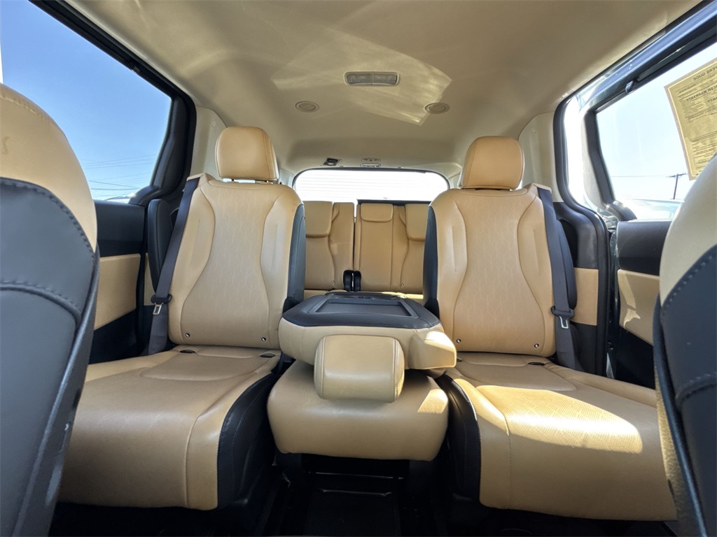2023 Kia Carnival EX photo 13