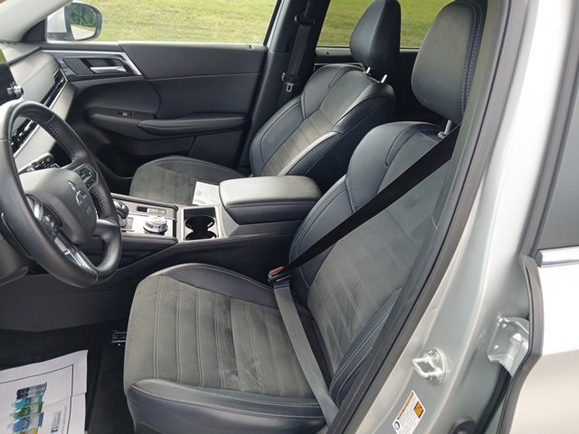 2024 Mitsubishi Outlander SE Black Edition photo 23