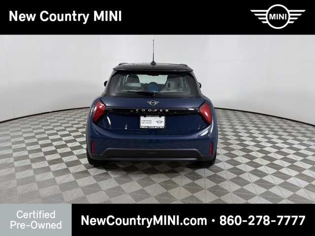 2025 Mini Cooper Hardtop 2 Door Signature photo 2