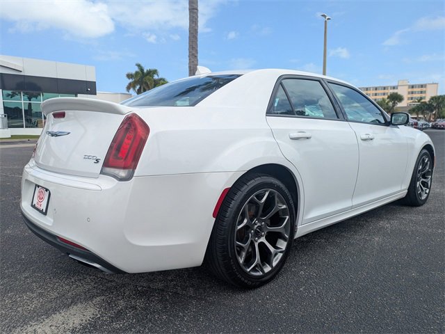 2015 Chrysler 300 photo 4