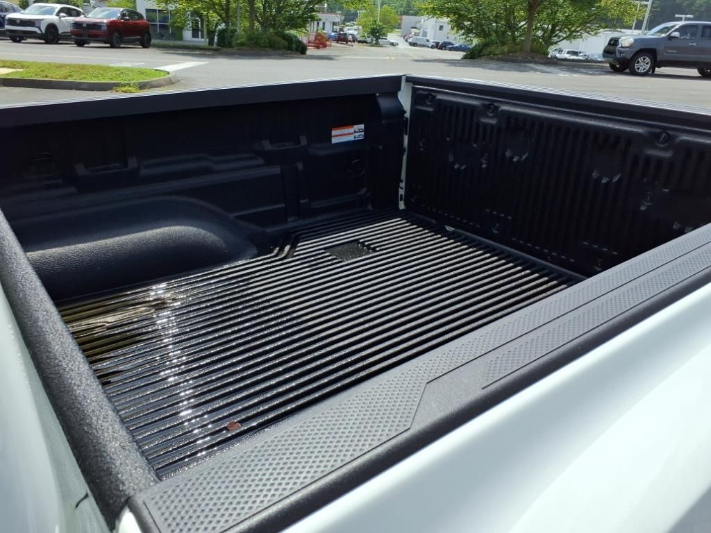 2025 Nissan Frontier Crew Cab SV photo 12