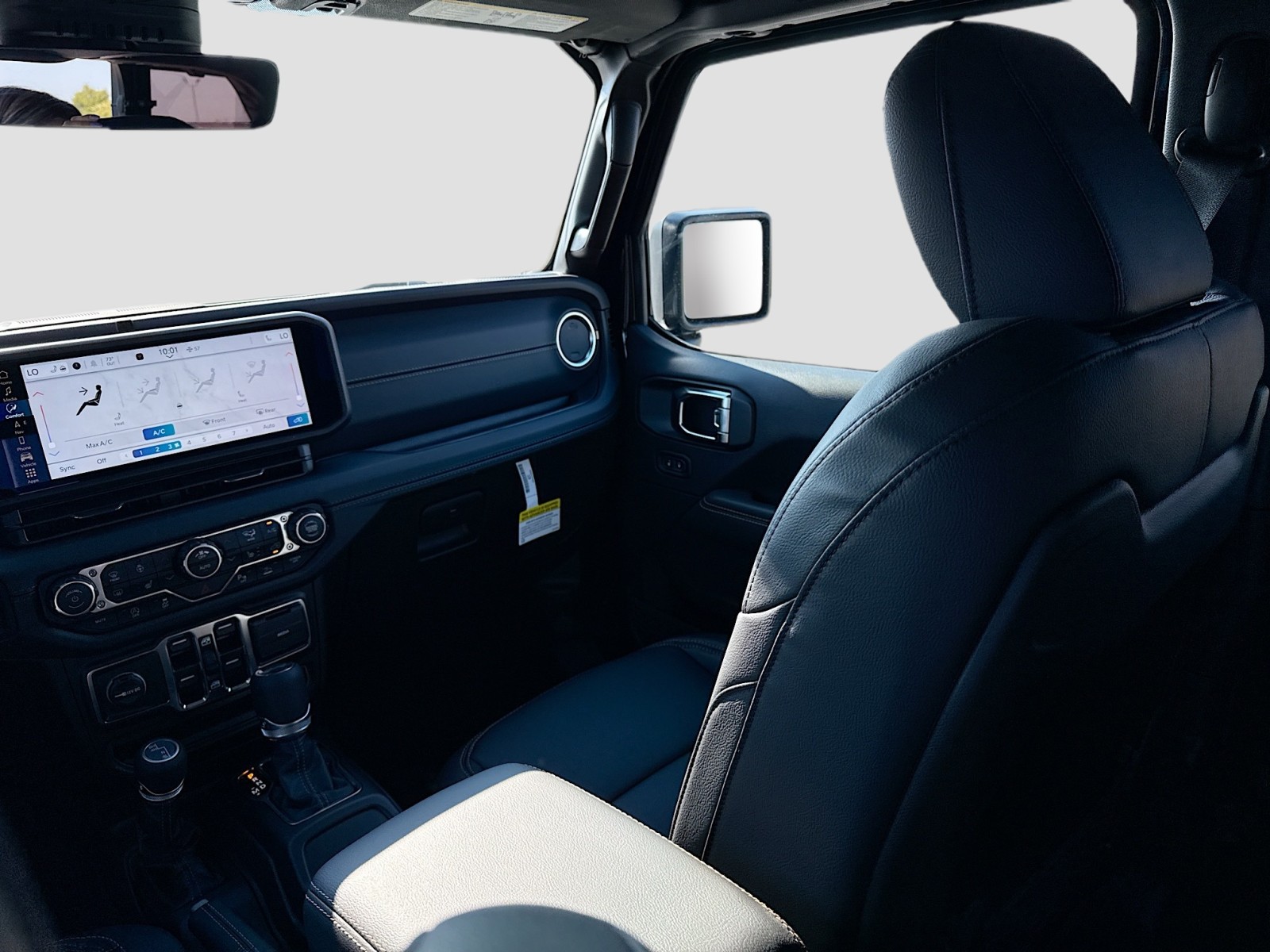 2025 Jeep Wrangler Sahara photo 20