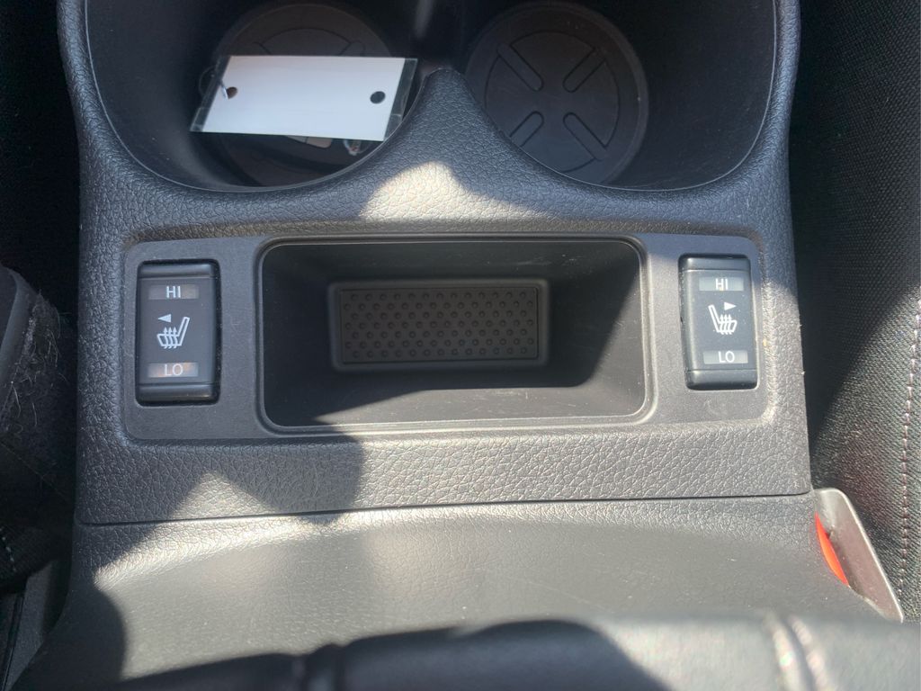 2020 Nissan Rogue SV photo 23