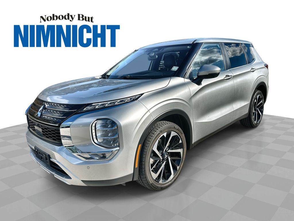 2024 Mitsubishi Outlander SE's photo