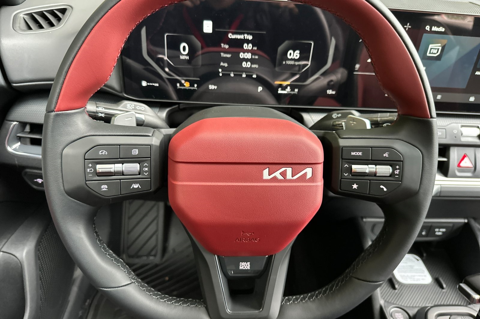 2025 Kia K4 GT-Line photo 16