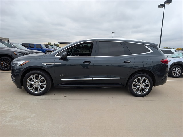 2021 Buick Enclave Avenir photo 3