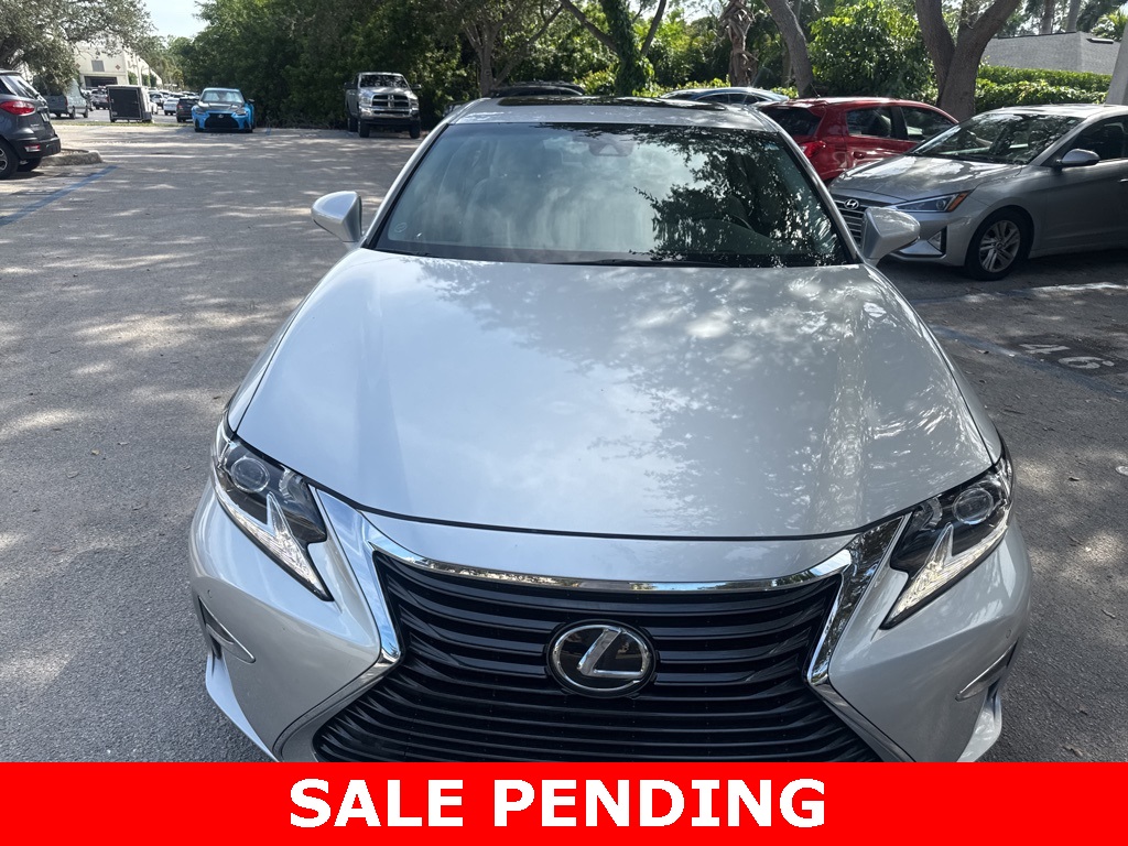 2017 Lexus ES 350 photo 2