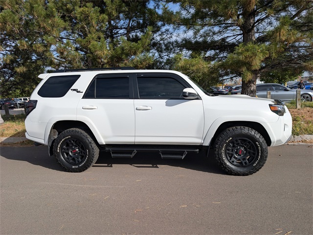 2020 Toyota 4Runner TRD Off-Road photo 2