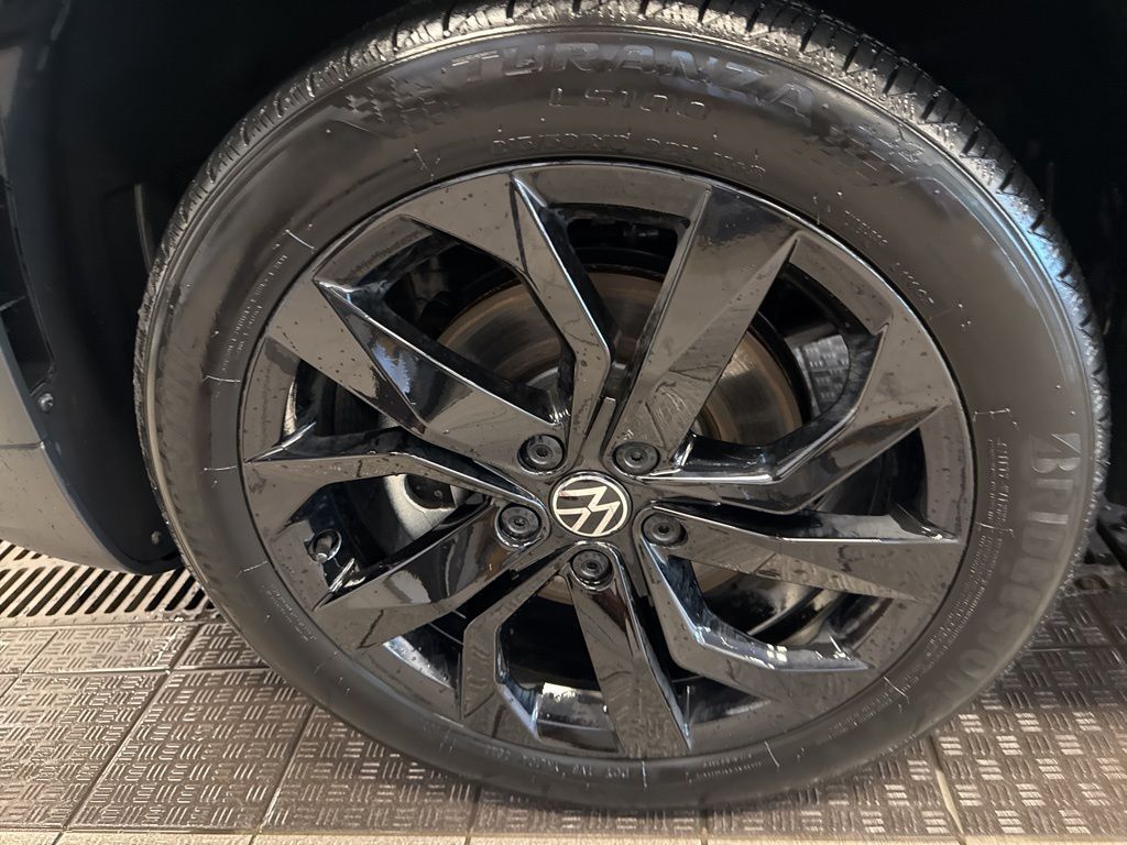 2024 Volkswagen Taos SE photo 4