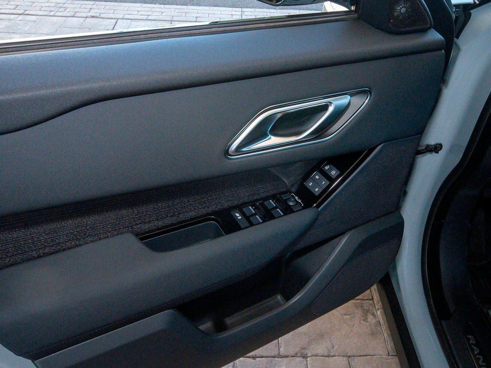 2025 Land Rover Range Rover Velar SE photo 28
