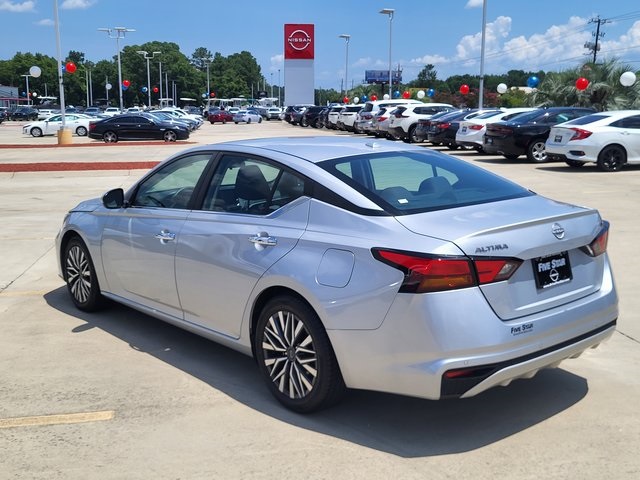 2023 Nissan Altima 2.5 SV photo 5