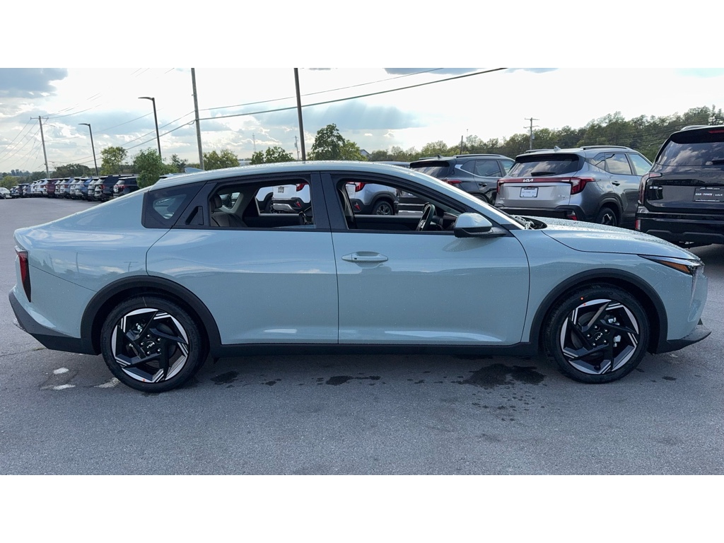 2025 Kia K4 EX photo 3