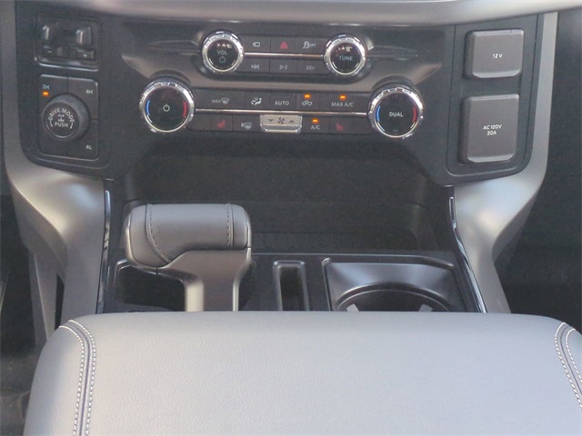 2025 Ford F-150 XLT photo 16