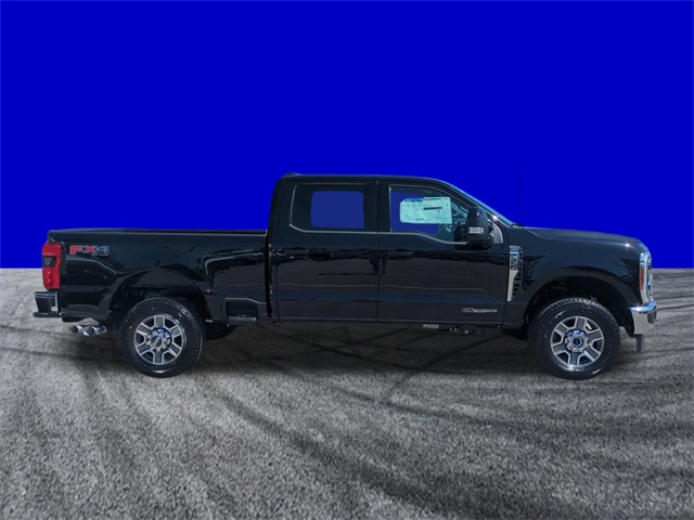 2025 Ford F-350 Lariat photo 2