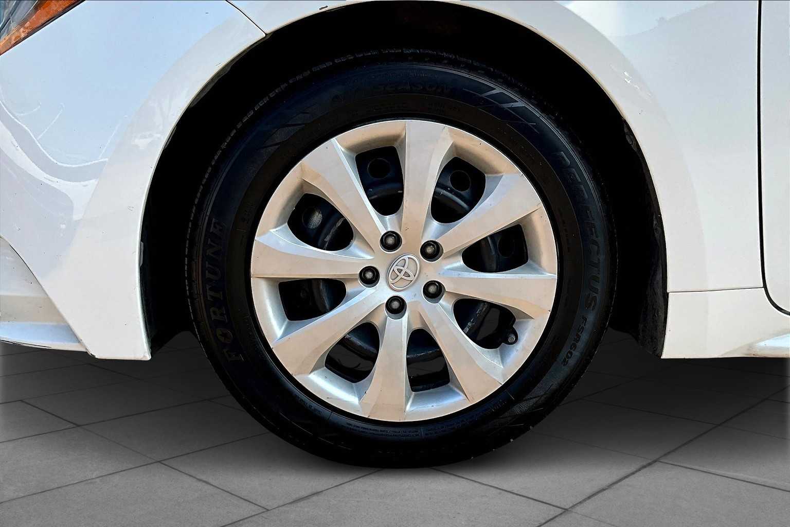 2024 Toyota Corolla LE photo 8