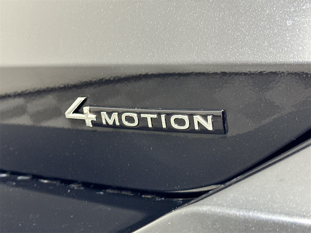 2025 Volkswagen Tiguan SE photo 18