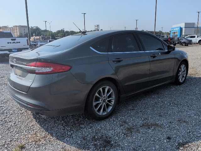 2017 Ford Fusion SE photo 5