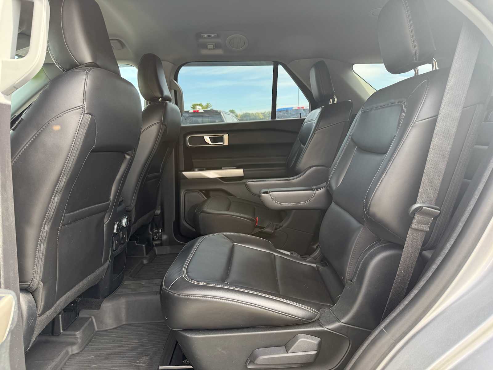 2021 Ford Explorer XLT photo 30