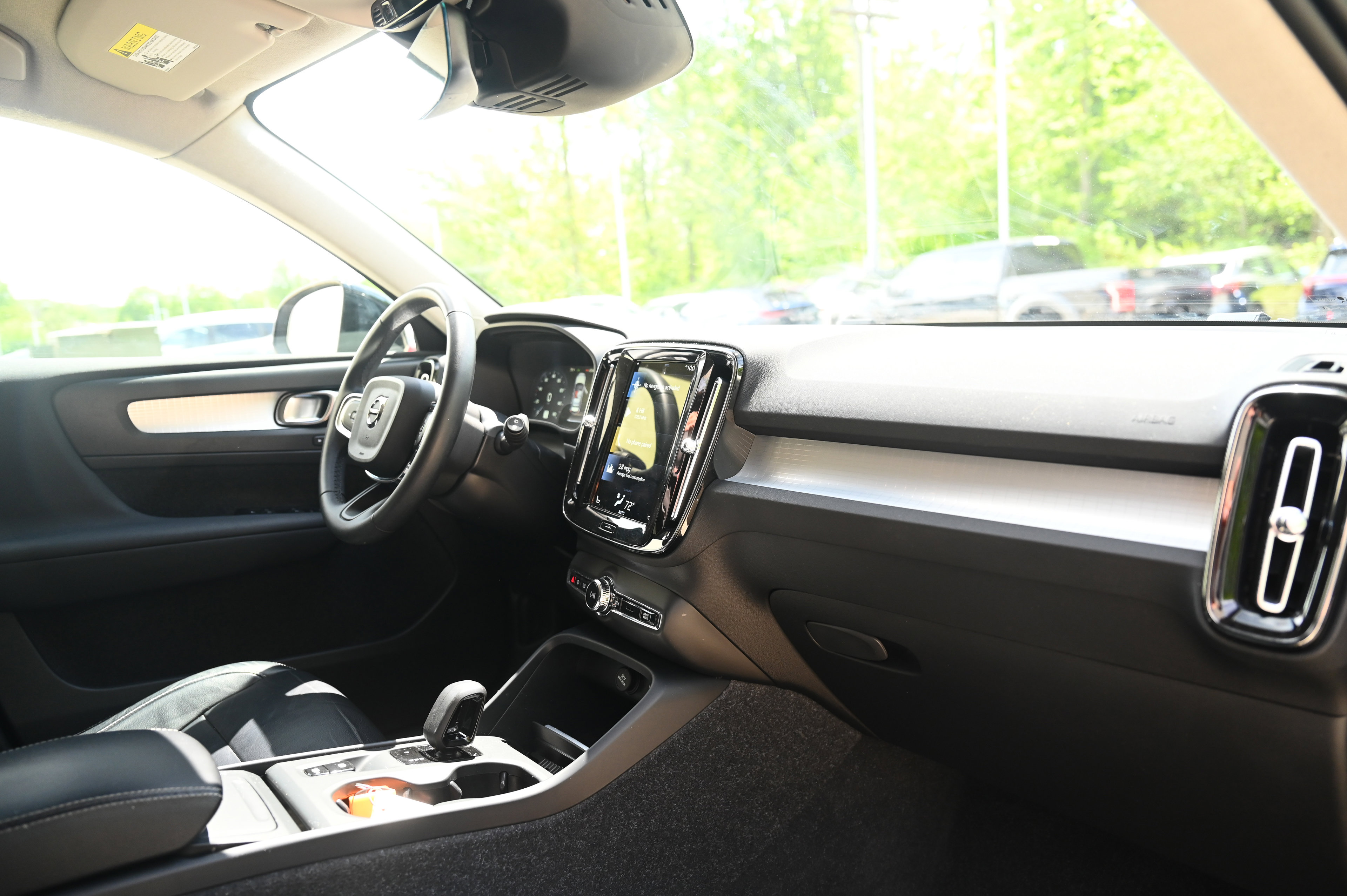2022 Volvo XC40 Momentum photo 26