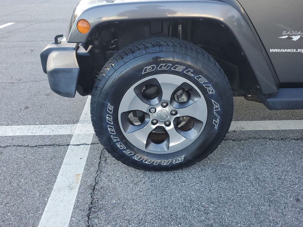 2018 Jeep Wrangler Sahara photo 17