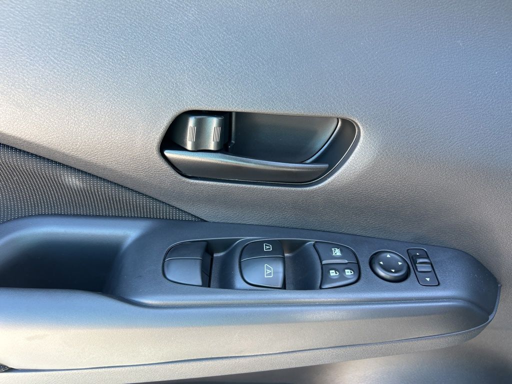 2025 Nissan Kicks Play S photo 9