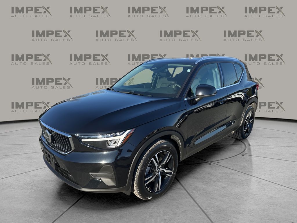 2025 Volvo XC40 Core