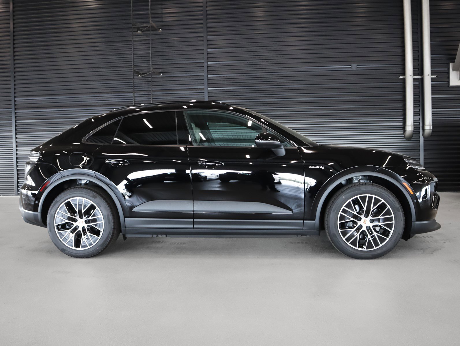 2025 Porsche Macan Electric 4 photo 11