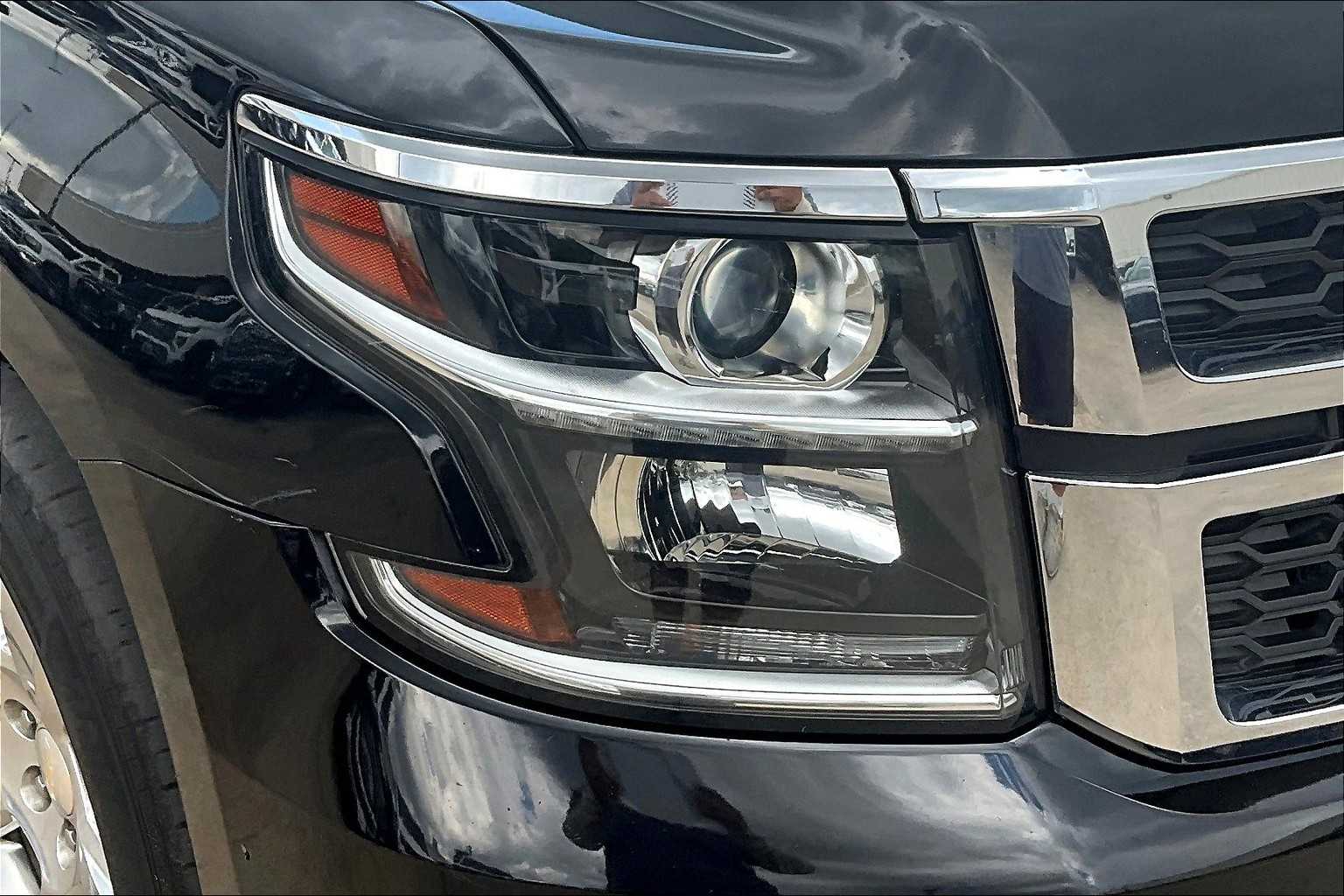 2019 Chevrolet Suburban LT photo 27