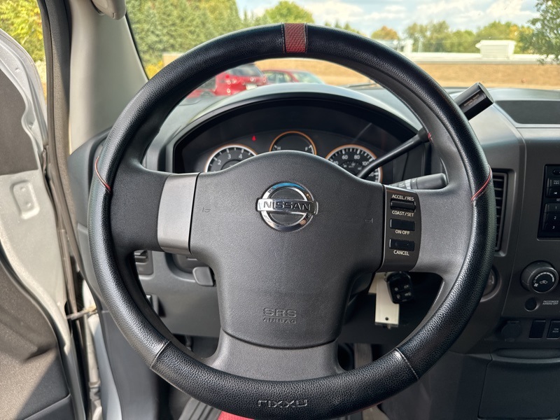 2011 Nissan Titan S Crew Cab photo 10