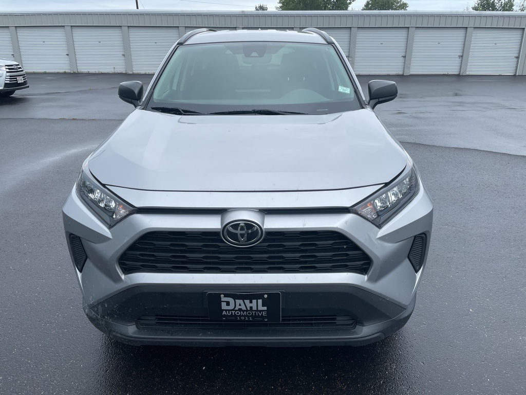 2020 Toyota RAV4 LE photo 2