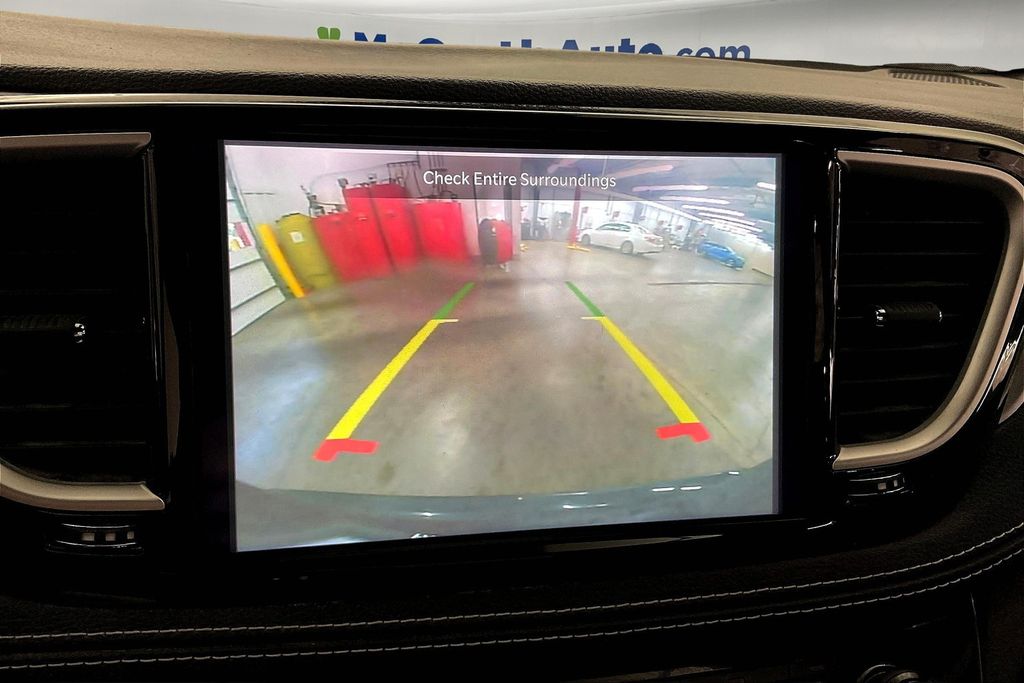 2021 Chrysler Pacifica Touring L photo 19