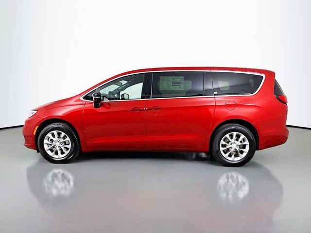 2026 Chrysler Pacifica photo 4