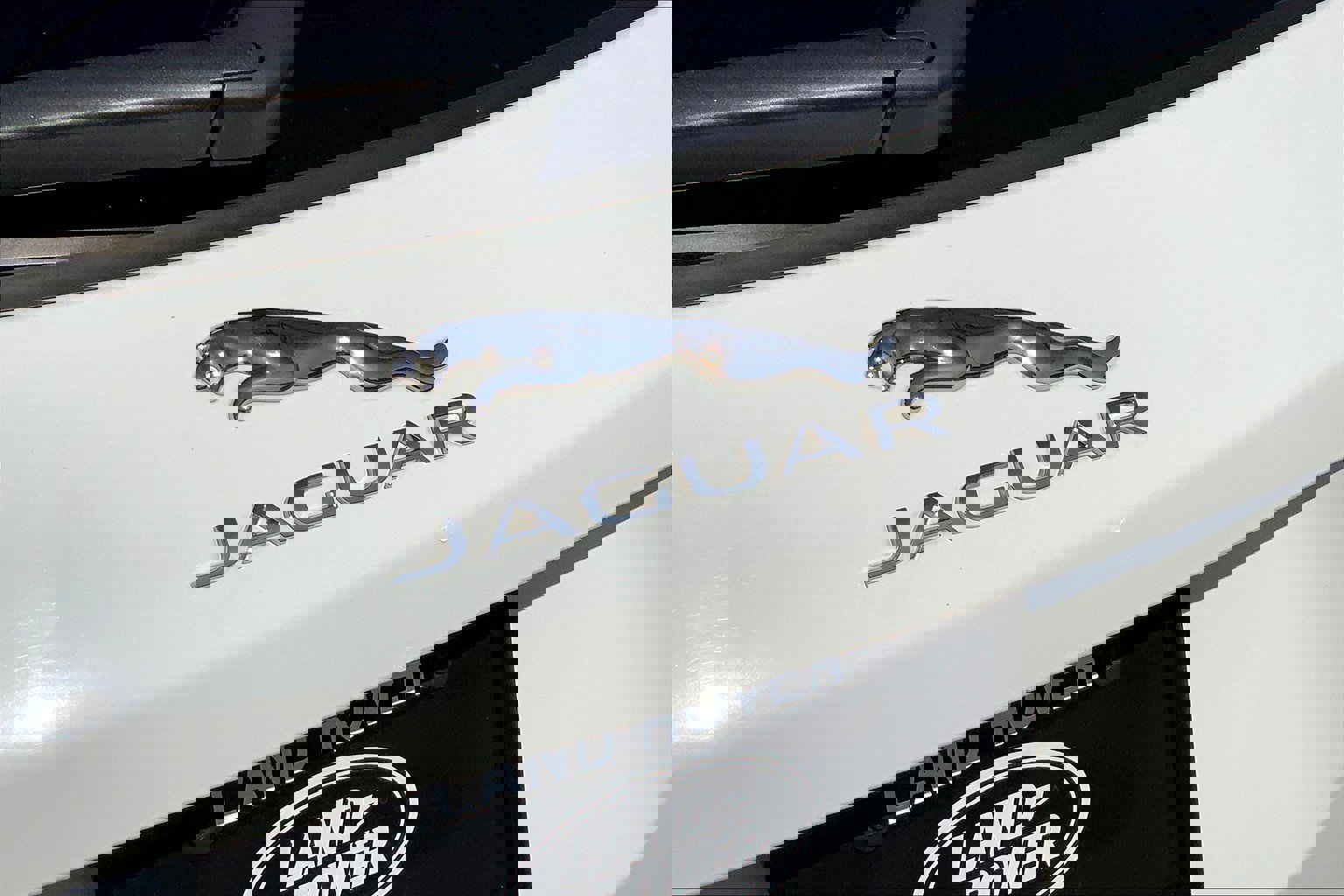 2018 Jaguar F-PACE Premium photo 29