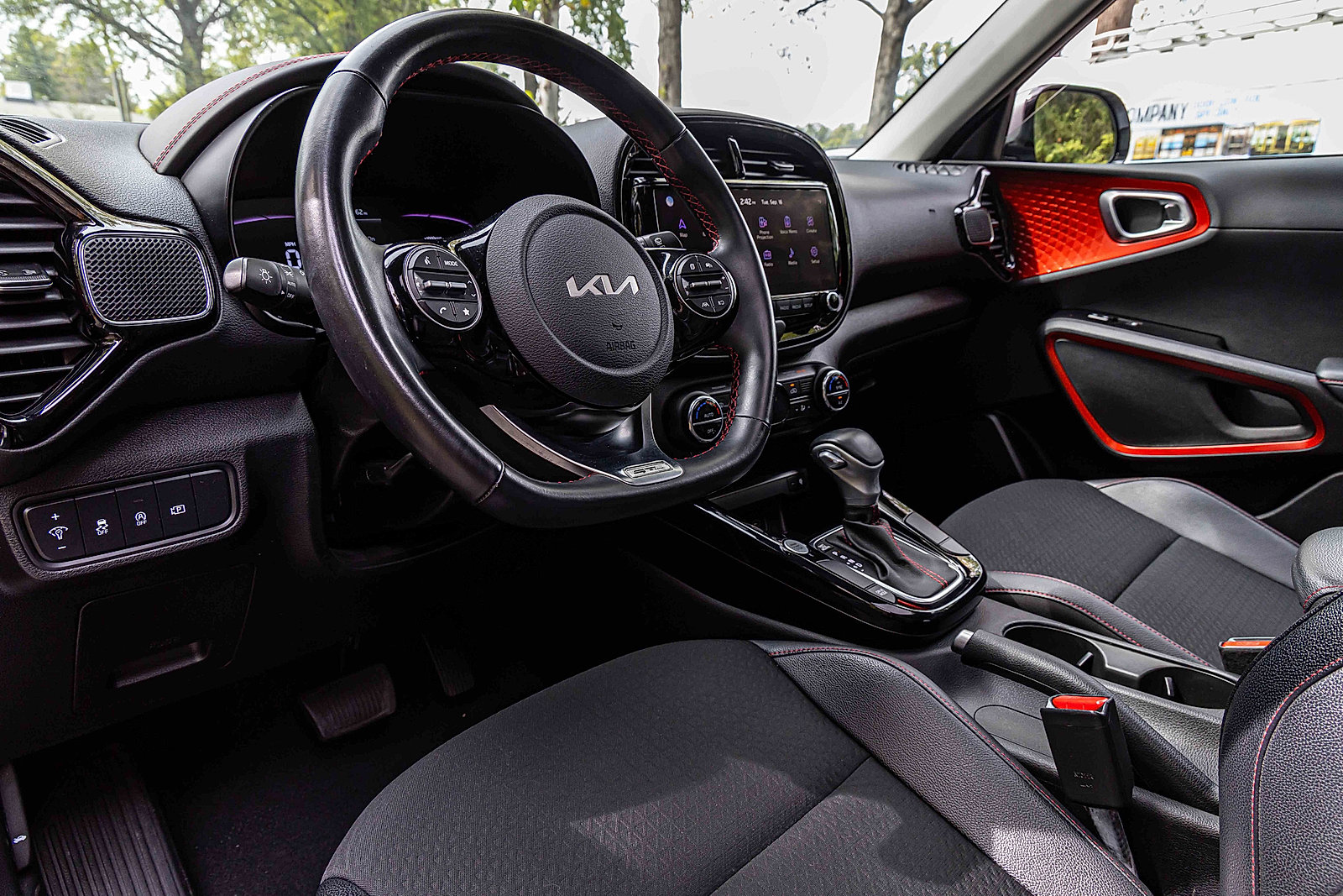 2023 Kia Soul GT-Line photo 7