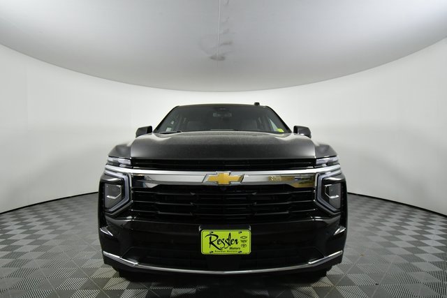 2025 Chevrolet Suburban LS photo 2