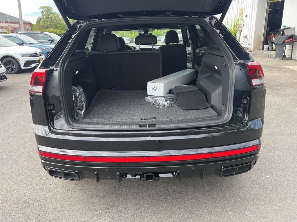 2026 Volkswagen Atlas Cross Sport SEL R-Line photo 11