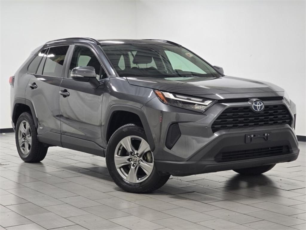 Used 2022 Toyota RAV4 XLE with VIN 4T3RWRFVXNU057340 for sale in Northfield, Minnesota
