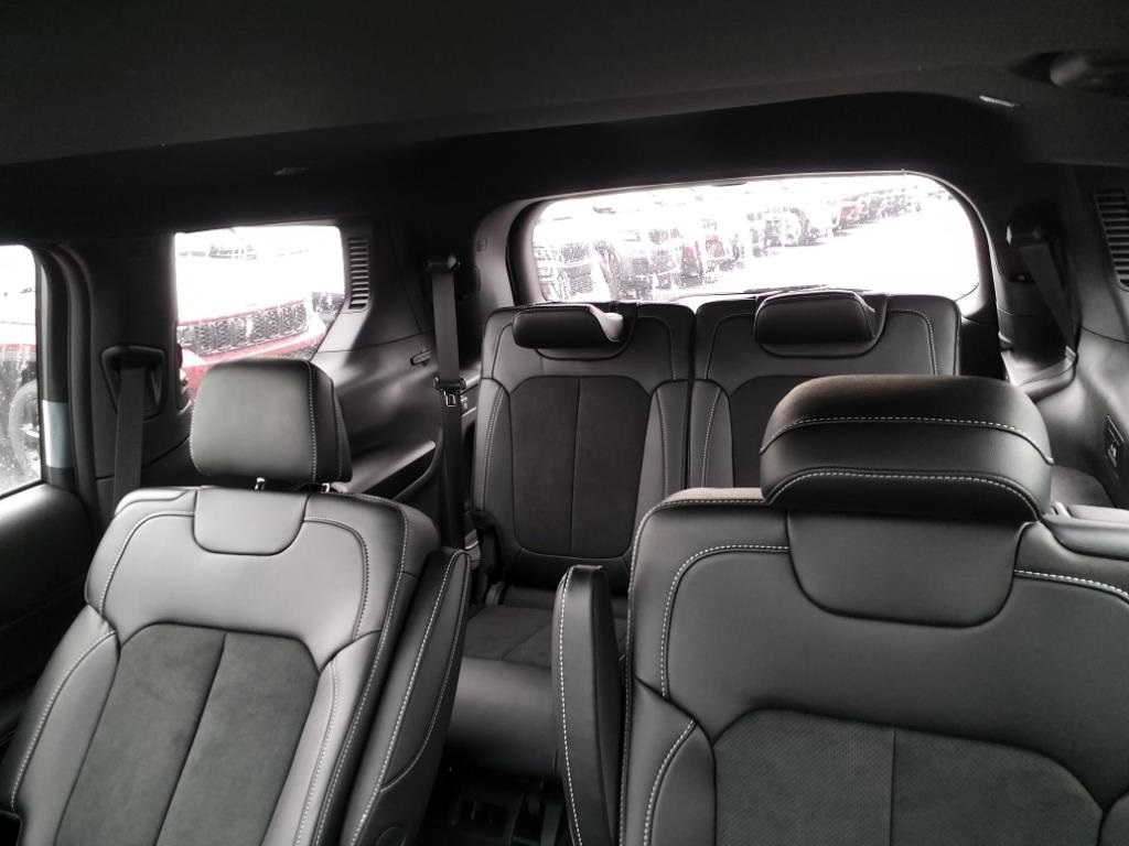 2025 Jeep Grand Cherokee Altitude X photo 12