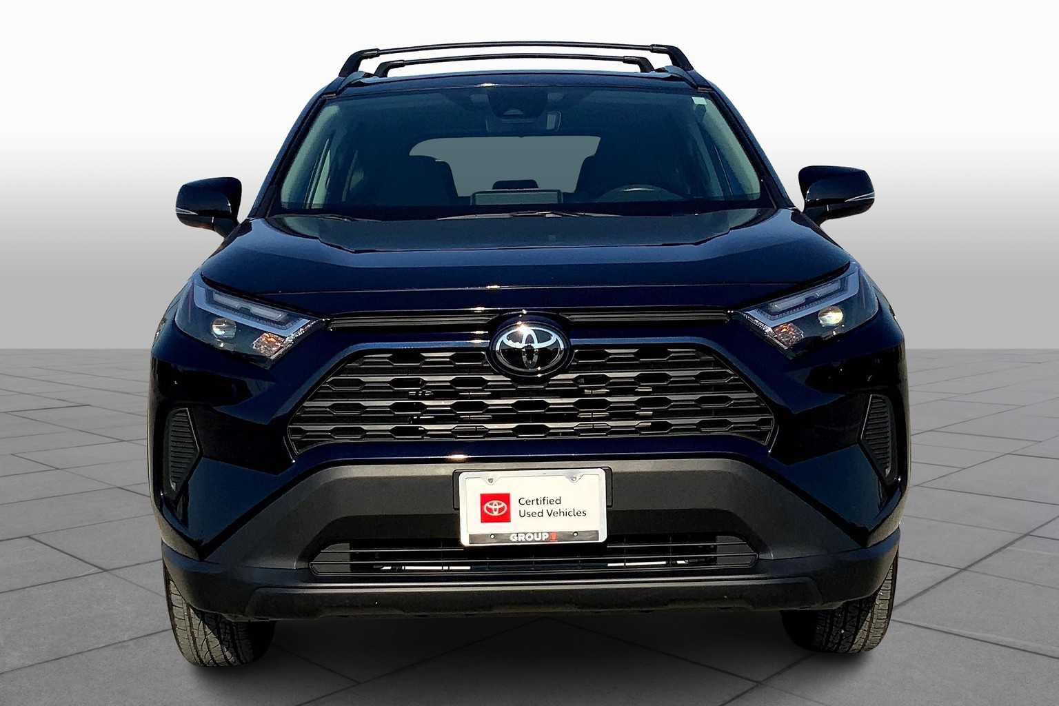 2024 Toyota RAV4 XLE photo 3