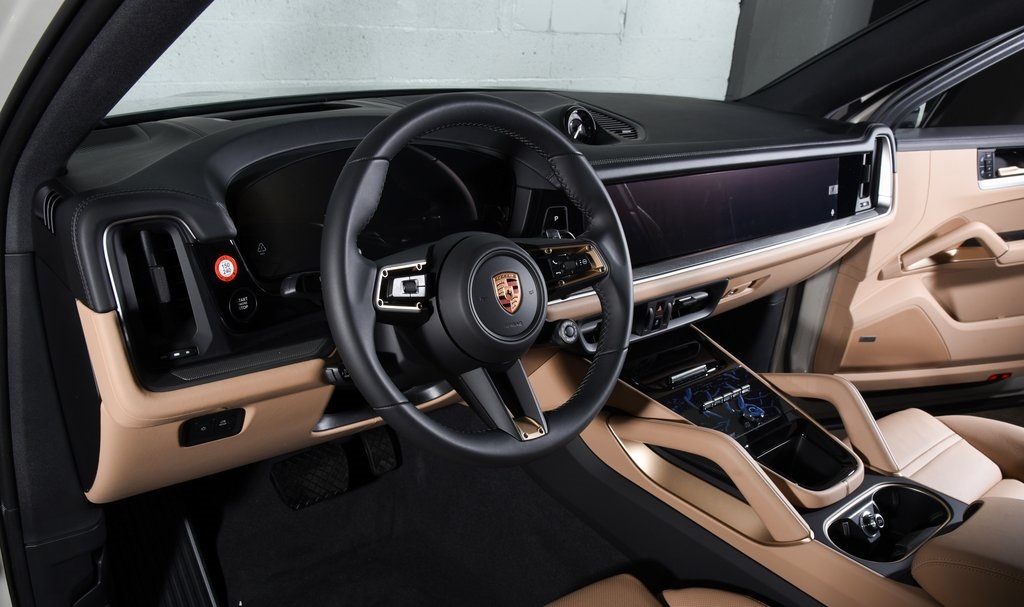 2025 Porsche Cayenne photo 3