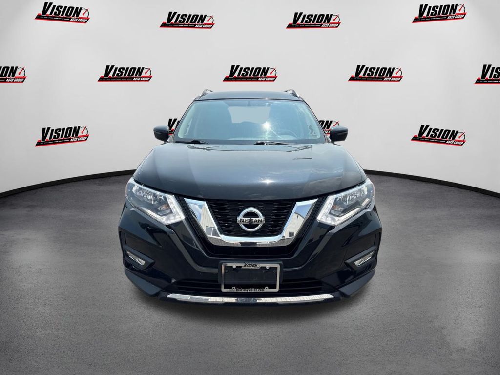 2017 Nissan Rogue SV photo 2